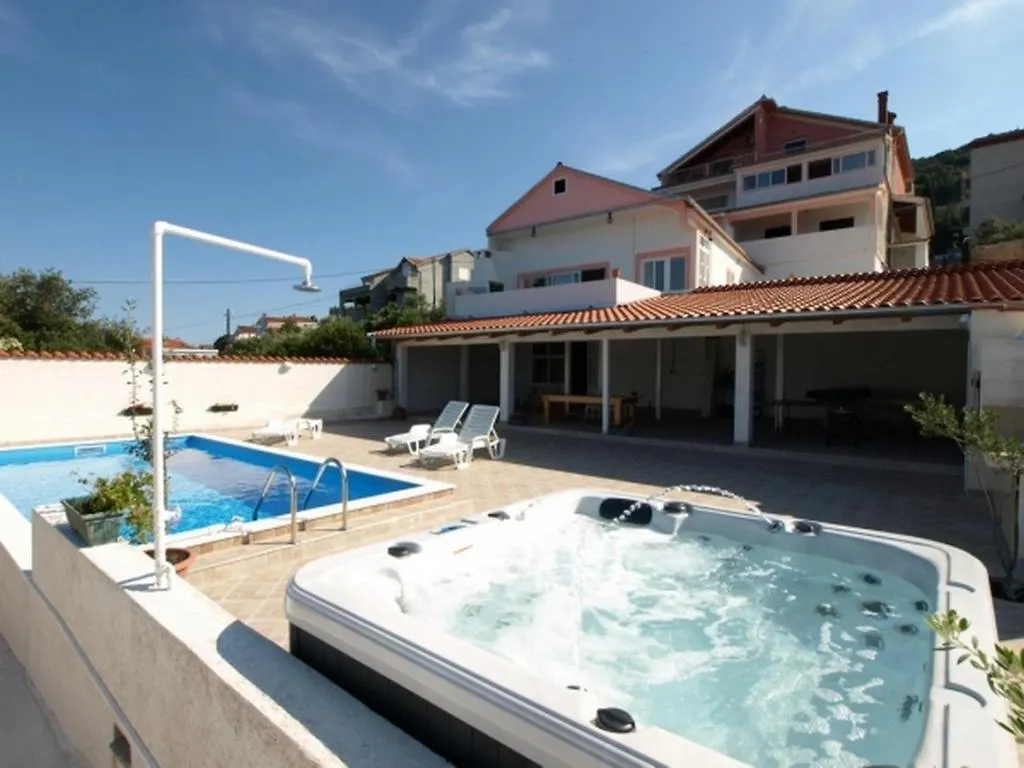 Πανσιόν Apartments And Rooms With A Swimming Pool Kali, Ugljan - 14083